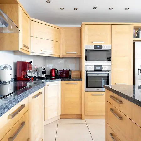 Homestay Luxury Shared Apt W Sea View & Sunrise In Sliema