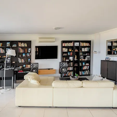 Quarto em Acomodações Particulares Luxury Shared Apt W Sea View & Sunrise In Sliema