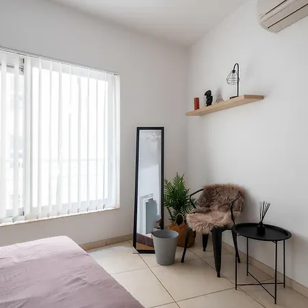 Luxury Shared Apt W Sea View & Sunrise In Δωμάτια σε οικογενειακή κατοικία Σλιέμα