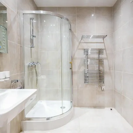 Luxury Shared Apt W Sea View & Sunrise In Kwatera prywatna Sliema