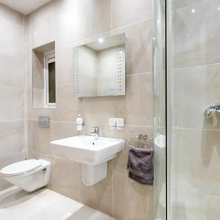 Luxury Shared Apt W Sea View & Sunrise In Kwatera prywatna