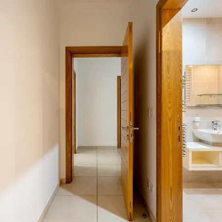 Luxury Shared Apt W Sea View & Sunrise In