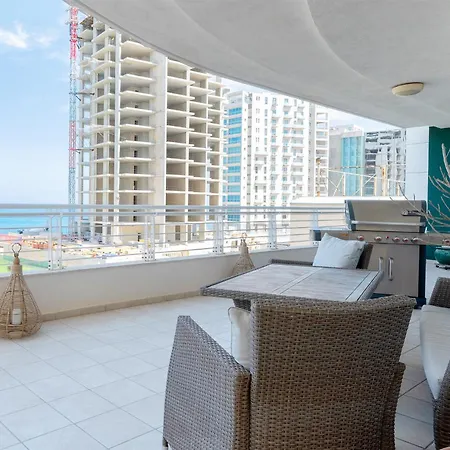 Luxury Shared Apt W Sea View & Sunrise In Privatunterkunft