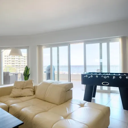 Luxury Shared Apt W Sea View & Sunrise In Privat bolig